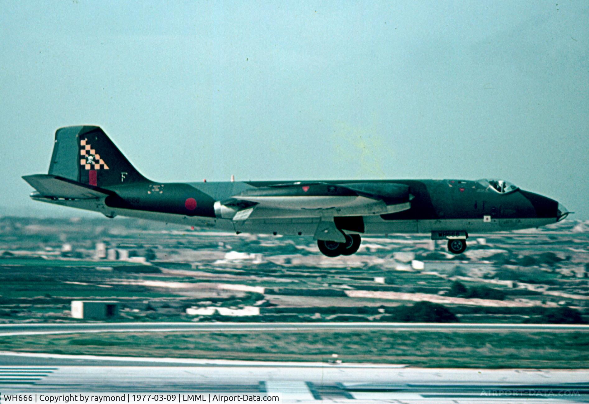 WH666, English Electric Canberra B.2 C/N EEP71142, Canberra B2 WH666/F 100Sqd RAF