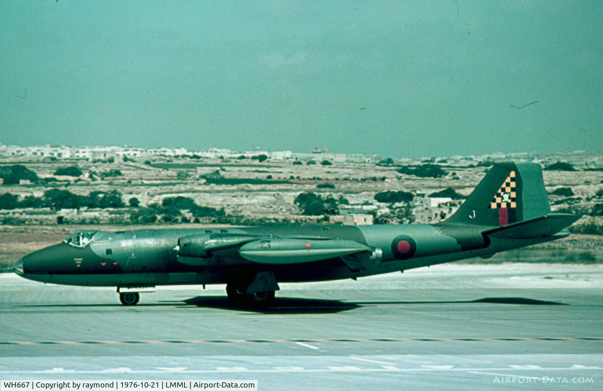 WH667, 1952 English Electric Canberra B.2 C/N EEP71144, Canberra WH667/J 100Sqd RAF