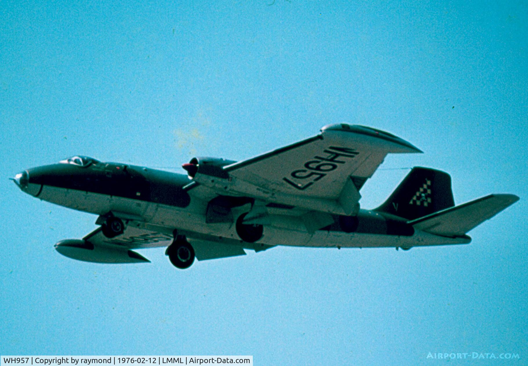 WH957, English Electric Canberra B.2 C/N SH1682, Canberra WH957/V !00Sqd RAF
