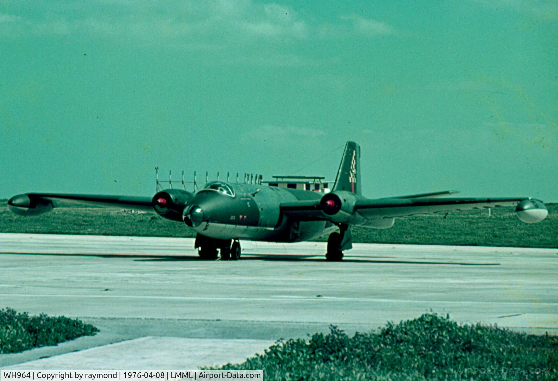 WH964, English Electric Canberra B.2 C/N SH1689, Canberra WH964/W 100Sqd RAF