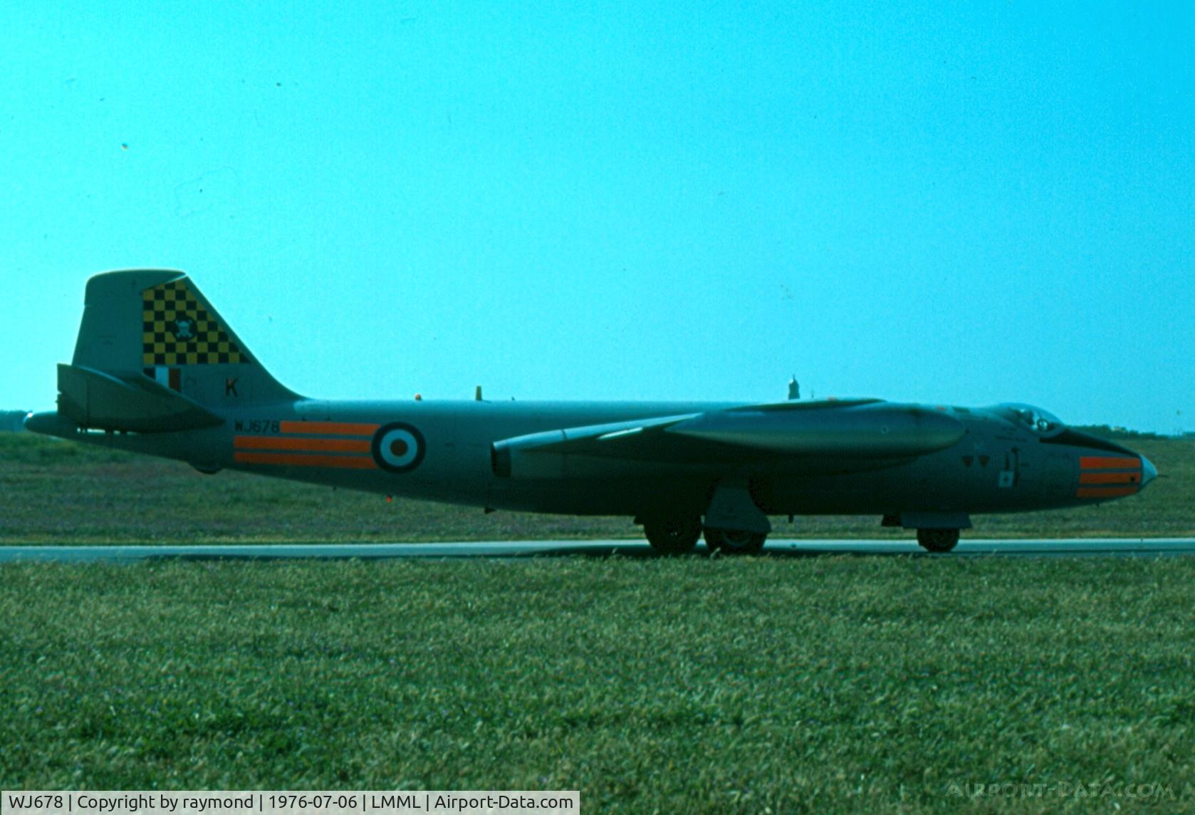WJ678, 1955 English Electric Canberra B.2 C/N HP-607, Canberra WJ678/K 100Sqd RAF