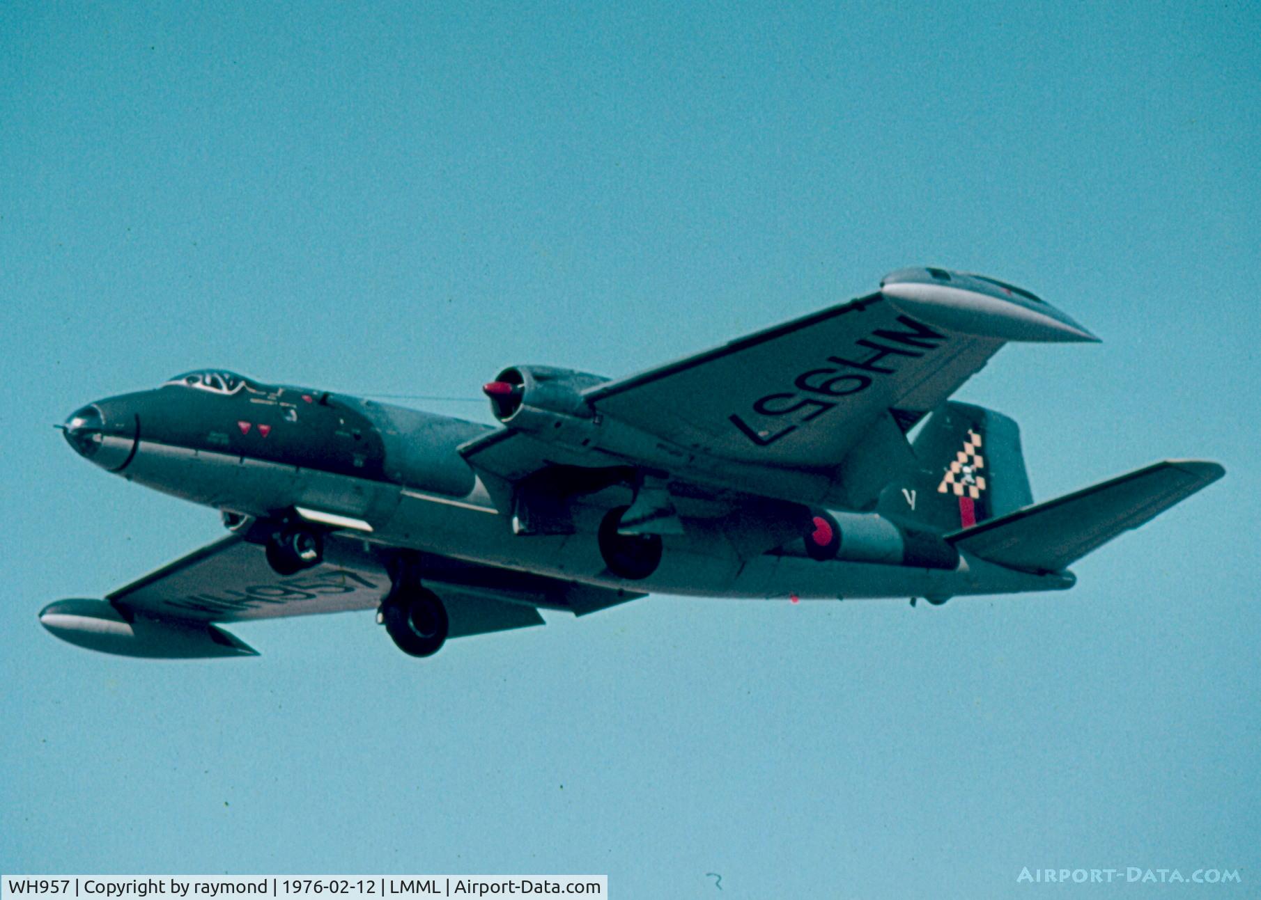 WH957, English Electric Canberra B.2 C/N SH1682, Canberra WH957/V 100Sqd RAF