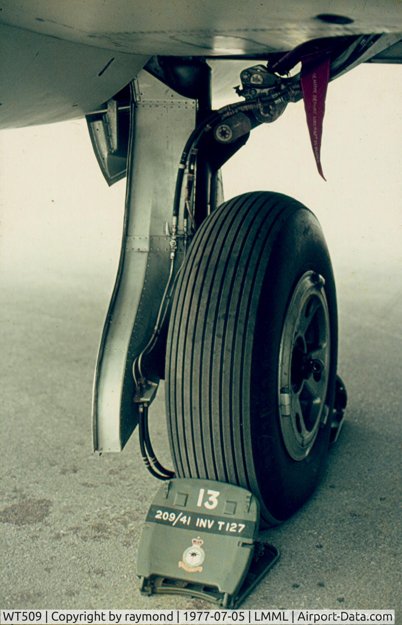 WT509, 1955 English Electric Canberra PR.7 C/N EEP71369, Main landing gear of Canberra WT509 RAF Luqa Malta