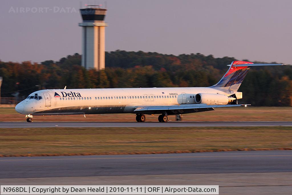 N968DL, 1990 McDonnell Douglas MD-88 C/N 53161, Delta Air Lines N968DL (FLT DAL348) rolling out on RWY 5 after arrival from Hartsfield-Jackson Atlanta Int'l (KATL).