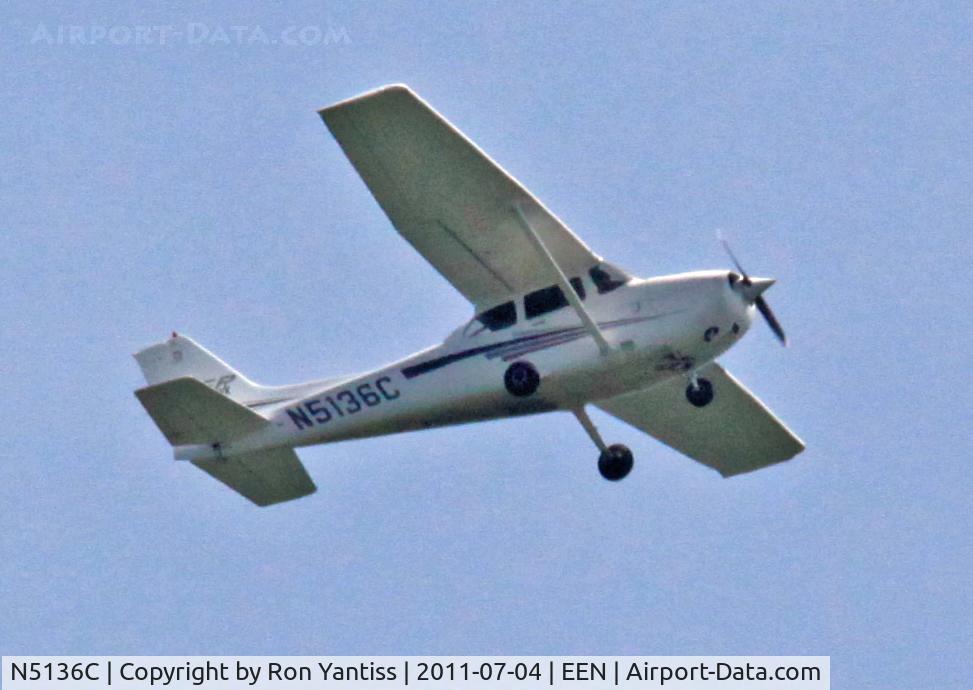 N5136C, 2002 Cessna 172S C/N 172S9150, Departing Keene, NH heading South.