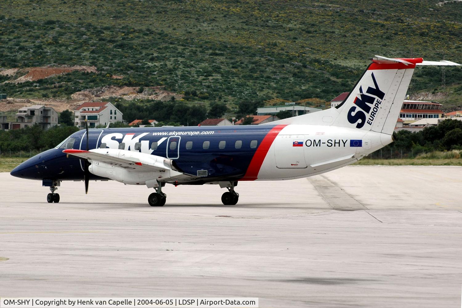 OM-SHY, Embraer EMB-120ER Brasilia C/N 120253, SkyEurope Embraer Brasilia taxying on the platform of Split Kaštela Airport, Croatia.