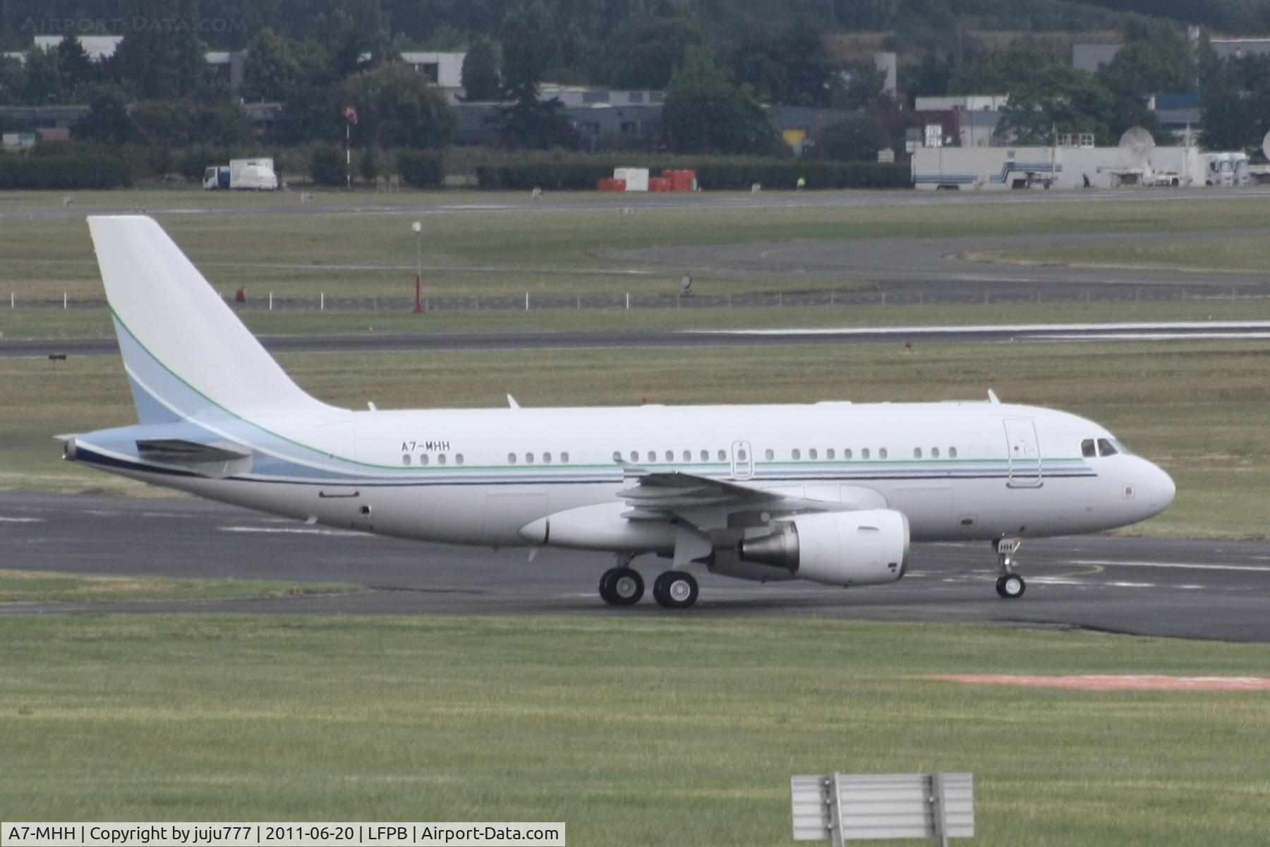 A7-MHH, 2009 Airbus ACJ319 (A319-115/CJ) C/N 3994, on transit at Le Bourgrt