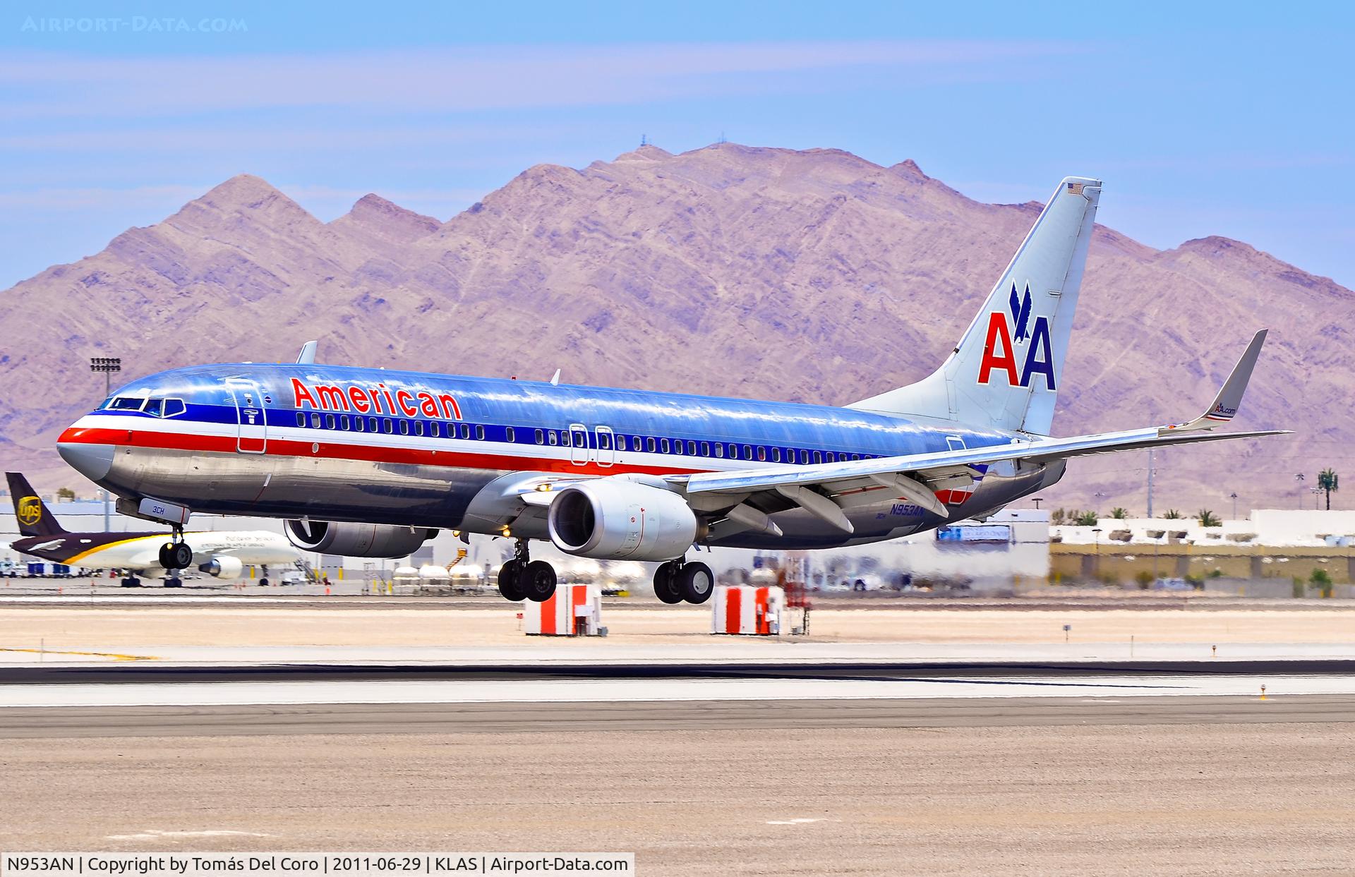 N953AN, 2001 Boeing 737-823 C/N 29539, N953AN American Airlines 2001 Boeing 737-823 C/N 29539

Las Vegas - McCarran International (LAS / KLAS)
USA - Nevada, June 29, 2011
Photo: Tomás Del Coro