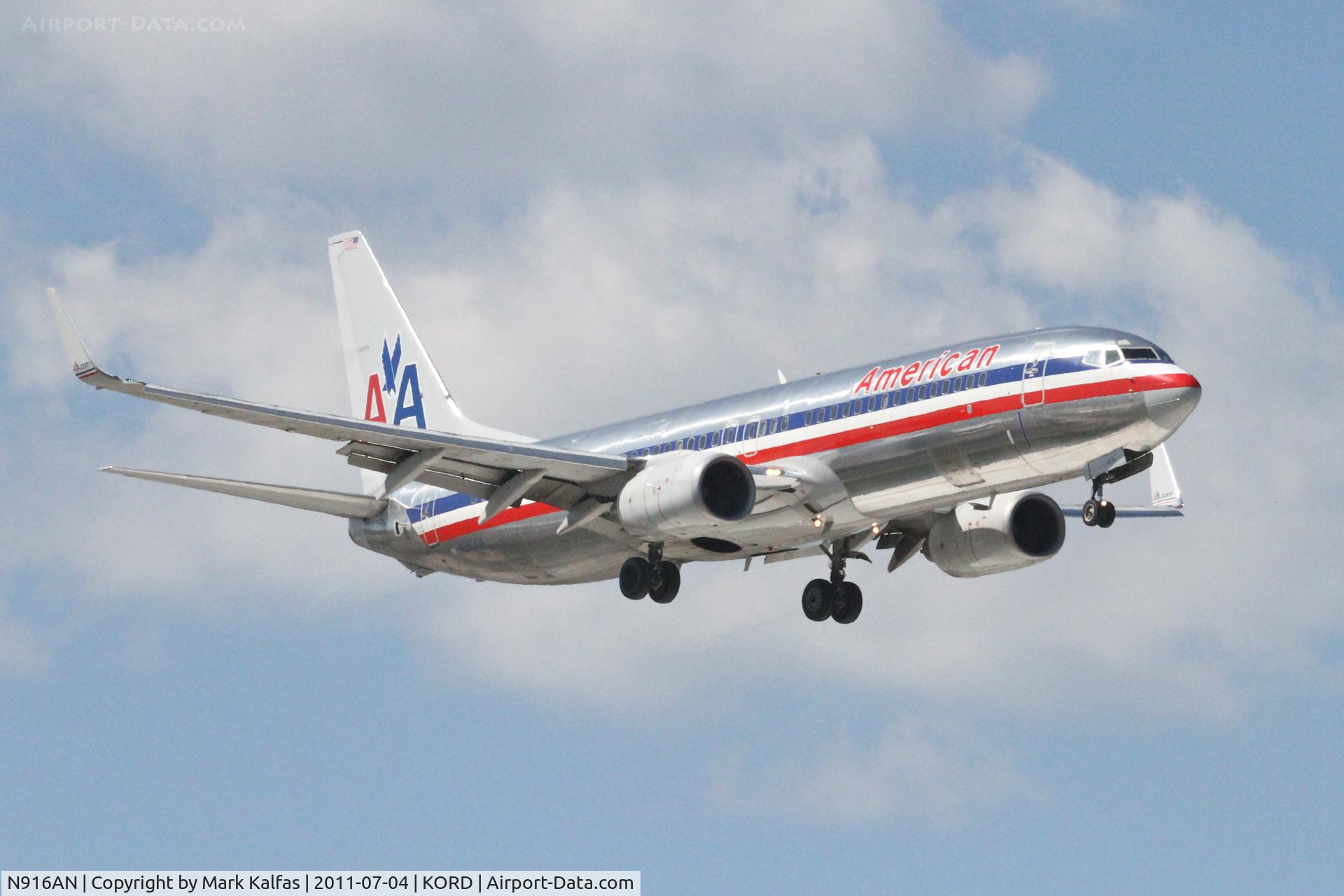 N916AN, 1999 Boeing 737-823 C/N 29517, American Airlines Boeing 737-823, AAL1544 arriving from KLAX, RWY 14R approach KORD.