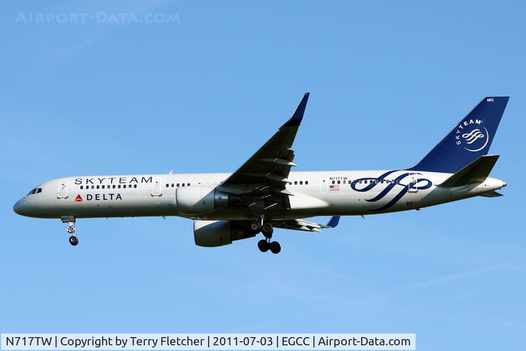 N717TW, 1999 Boeing 757-231 C/N 28485, 1999 Boeing 757-231, c/n: 28485 in Skyteam colours landing at Manchester