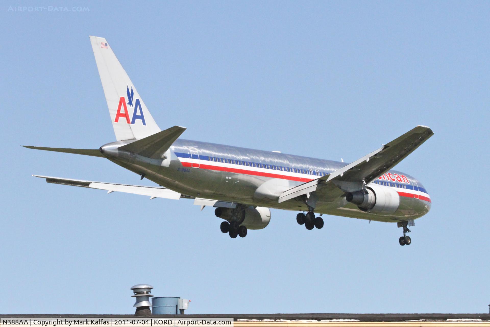 N388AA, 1994 Boeing 767-323 C/N 27448, American Airlines Boeing 767-323, AAL131 arriving from Helsinki/EFHK, RWY 14R approach KORD.