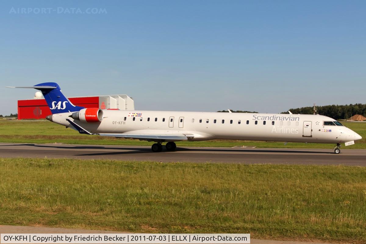 OY-KFH, 2009 Bombardier CRJ-900 (CL-600-2D24) C/N 15240, taxying to the active