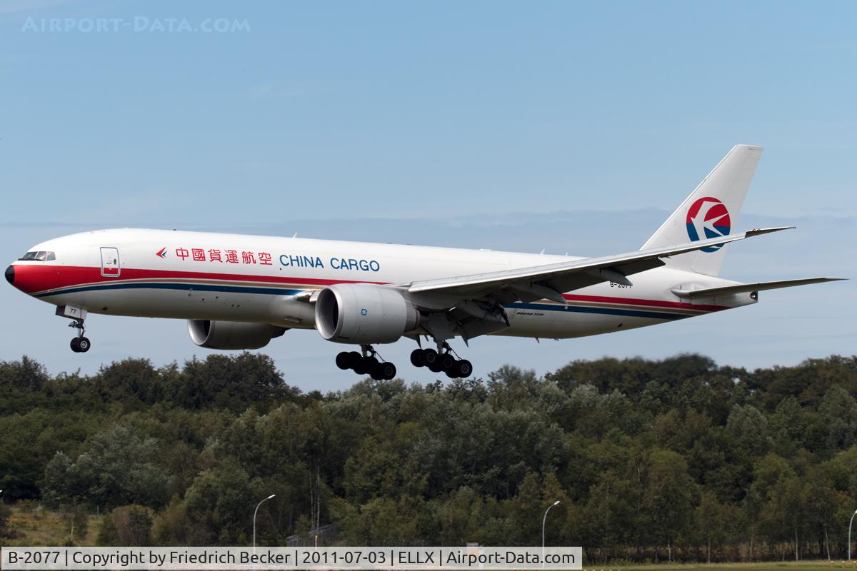 B-2077, 2010 Boeing 777-F6N C/N 37713, on final RW