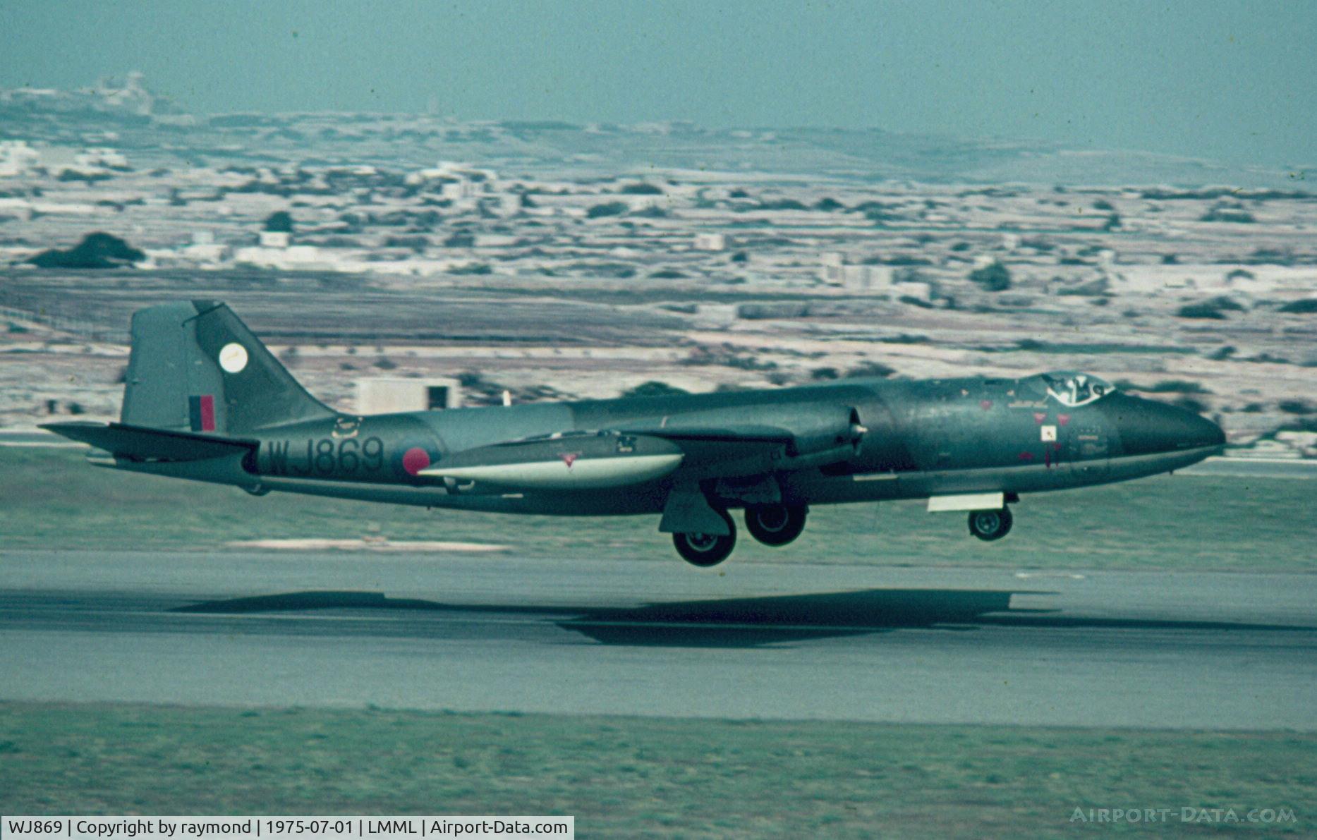 WJ869, English Electric Canberra T.4 C/N 71069, Canberra T4 WJ869 231OCU RAF