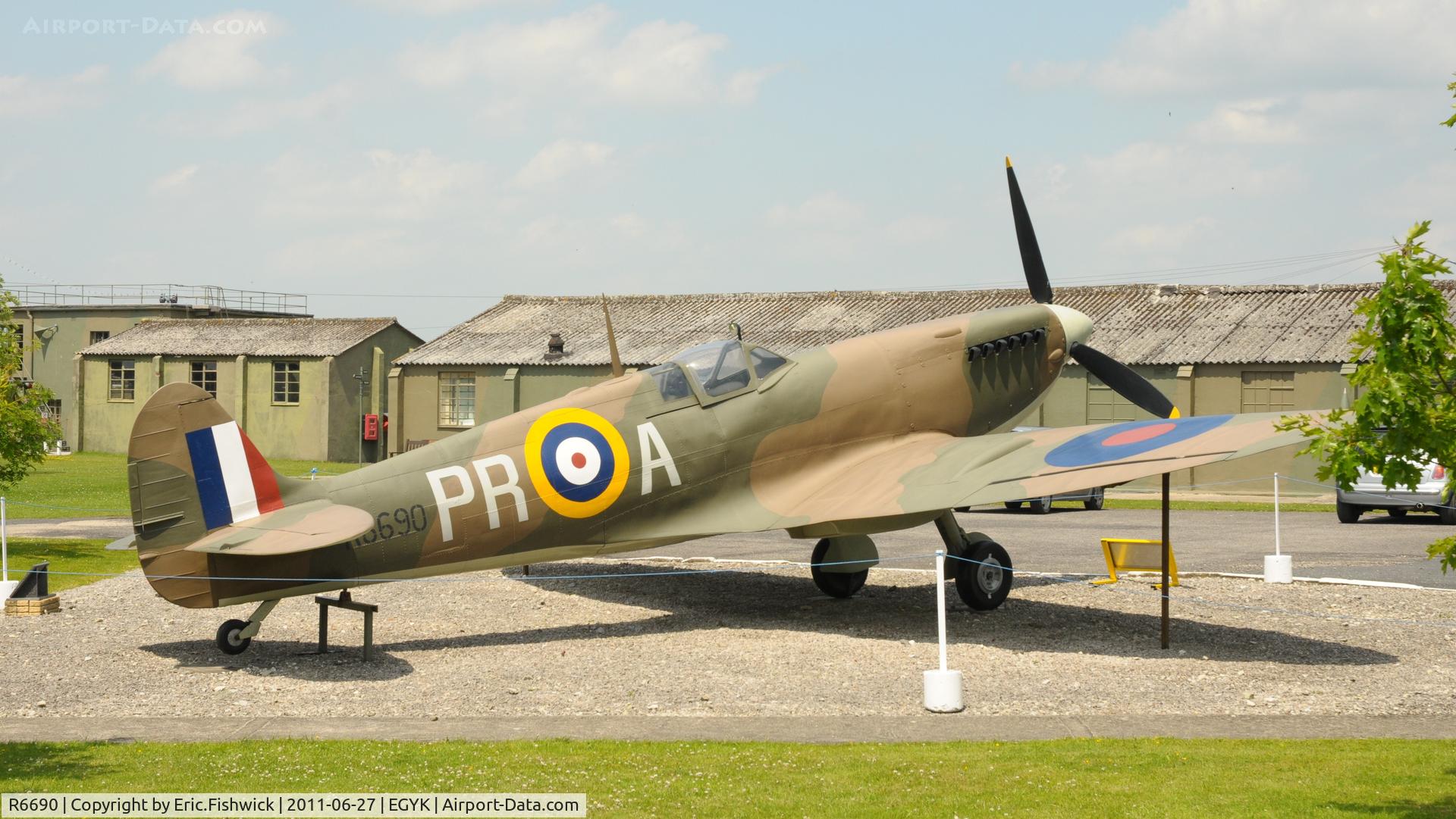 R6690, Supermarine Spitfire Replica C/N BAPC.254, R6690 at Yorkshire Air Museum