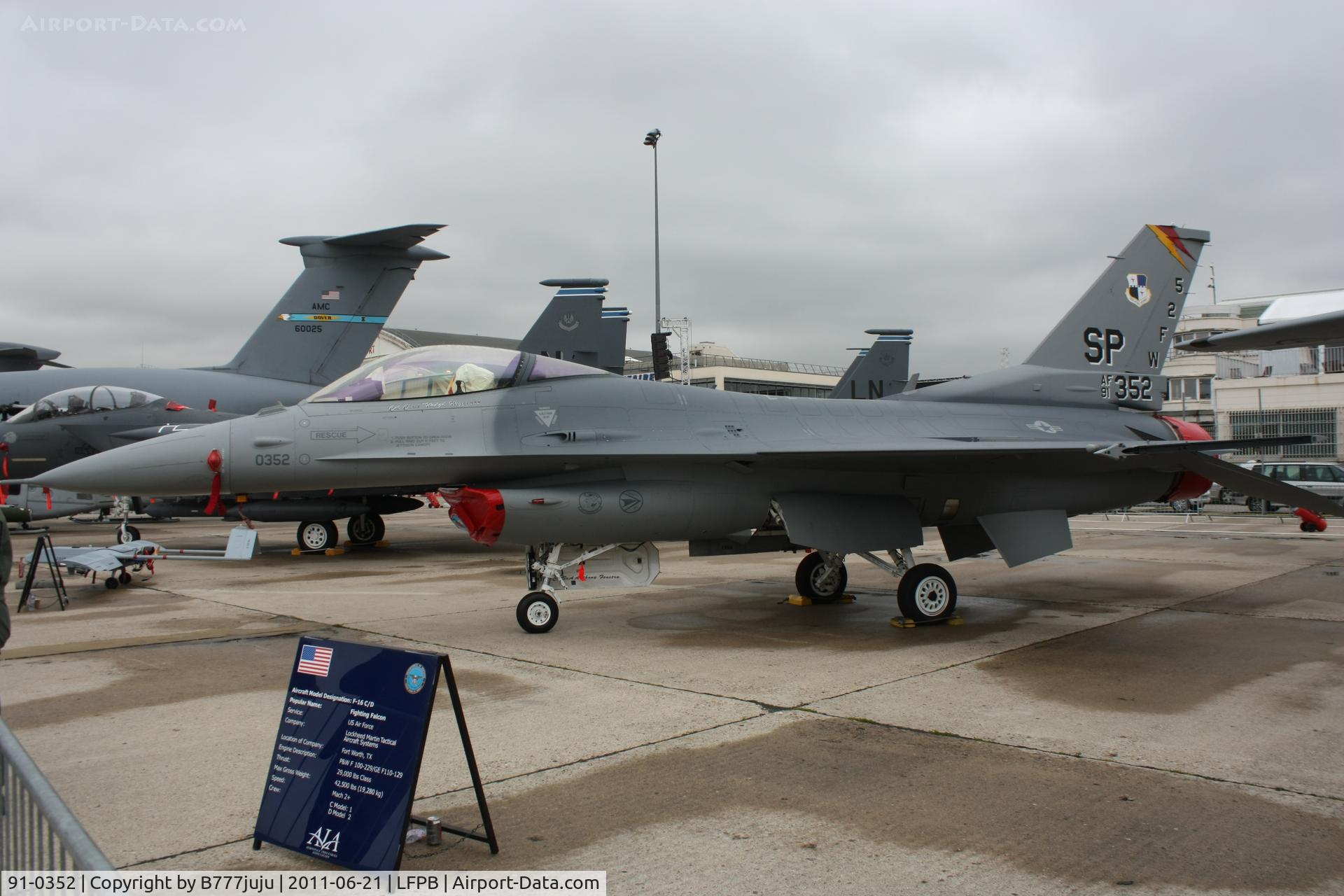 91-0352, 1993 General Dynamics F-16CJ Fighting Falcon C/N CC-50, on display at SIAE 2011