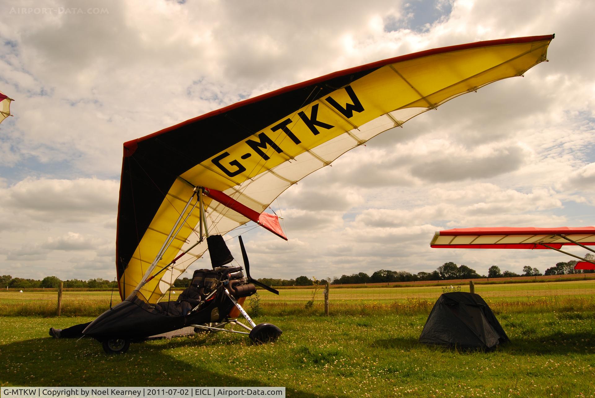 G-MTKW, 1987 Mainair Gemini Flash IIA C/N 569-887-5-W358, Attending the Clonbullogue Fly-in July 2011