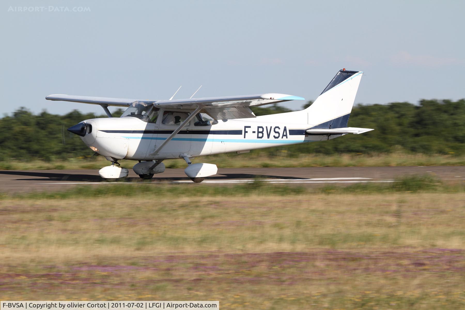 F-BVSA, Reims FR172J Reims Rocket C/N 0502, Taking off