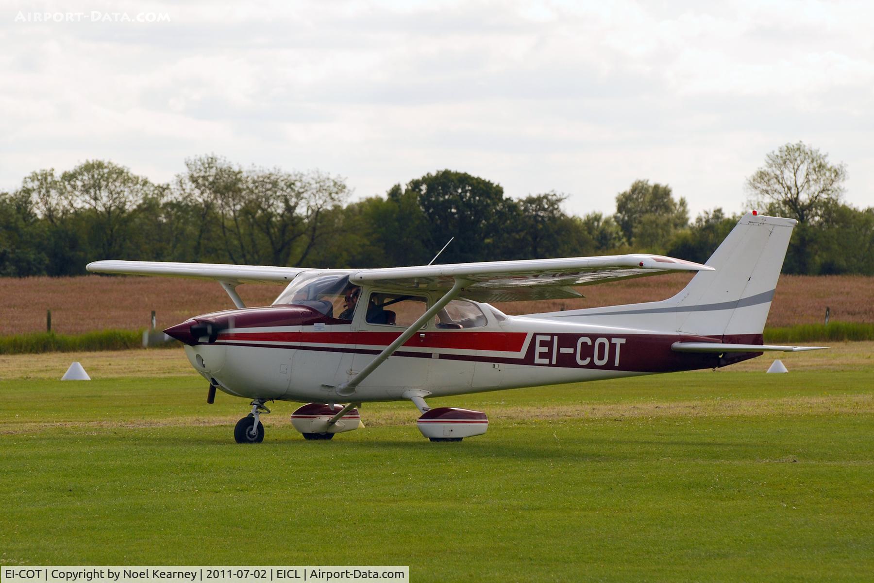 EI-COT, Reims F172N Skyhawk C/N 1884, Attending the July fly-in at Clonbullogue Aerodrome.