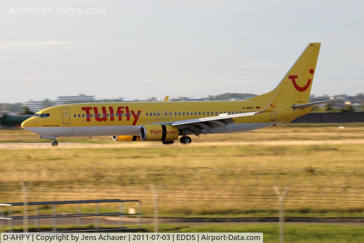 D-AHFY, 2001 Boeing 737-8K5 C/N 30417, Arriving STR on rwy 25