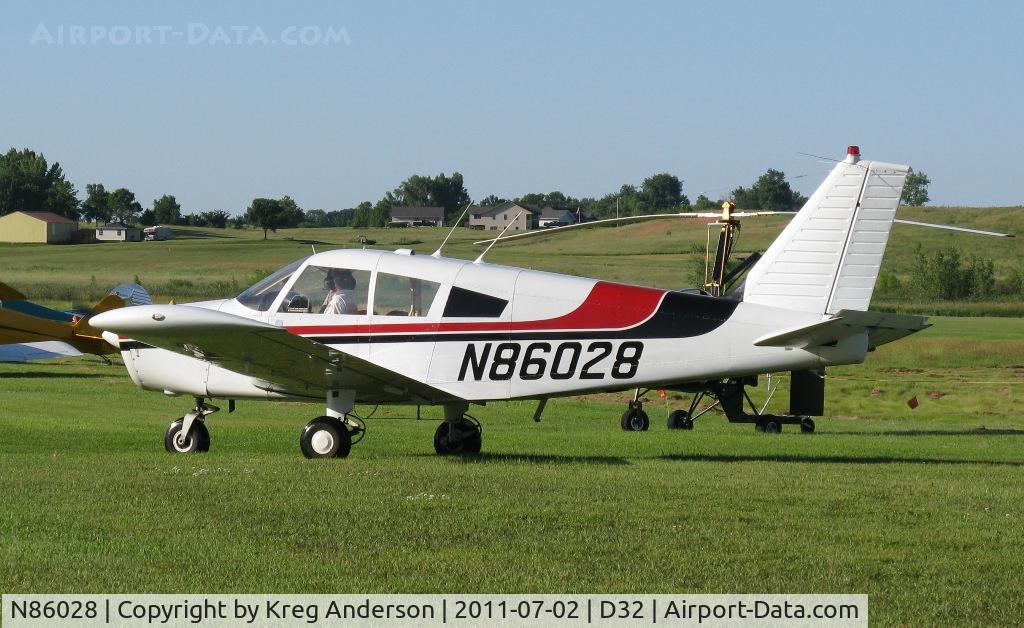 N86028, Piper PA-28-140 Cherokee C/N 28-23644, Starbuck Fly-in 2011