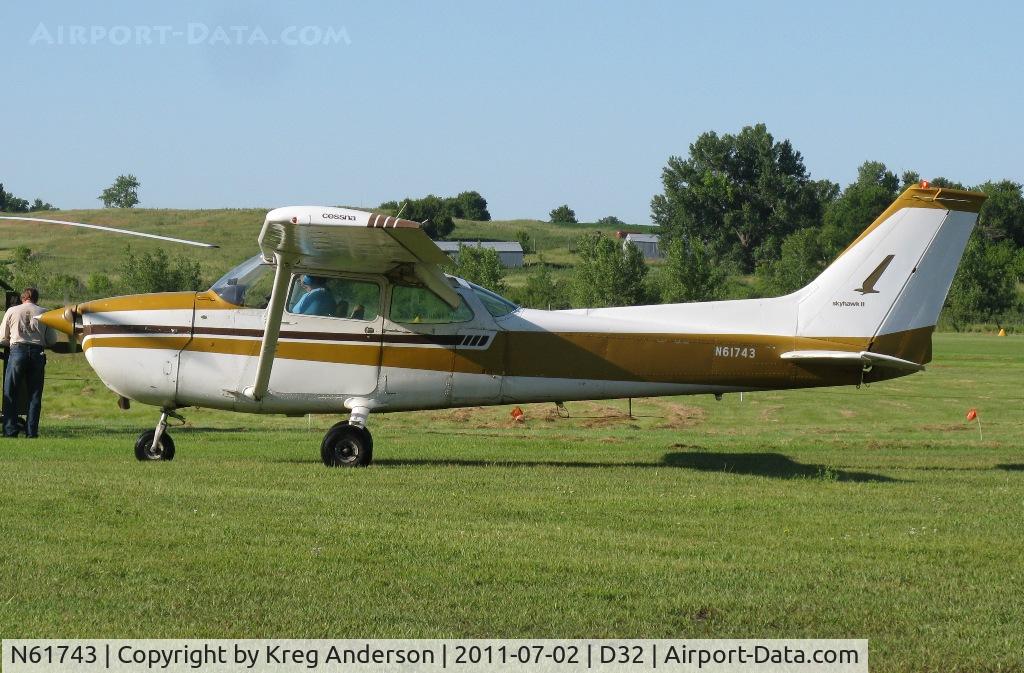 N61743, 1975 Cessna 172M C/N 17264768, Starbuck Fly-in 2011