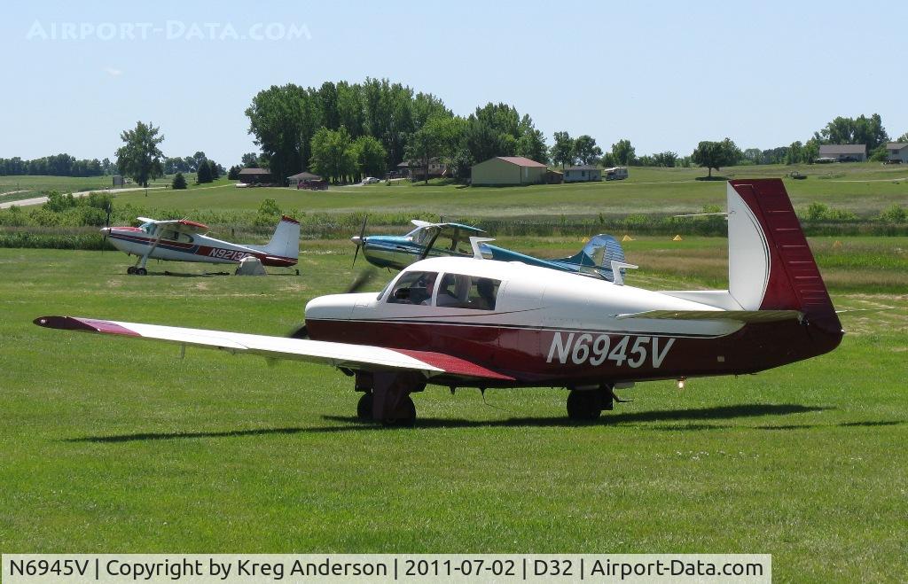N6945V, 1975 Mooney M20F Executive C/N 22-1318, Starbuck Fly-in 2011