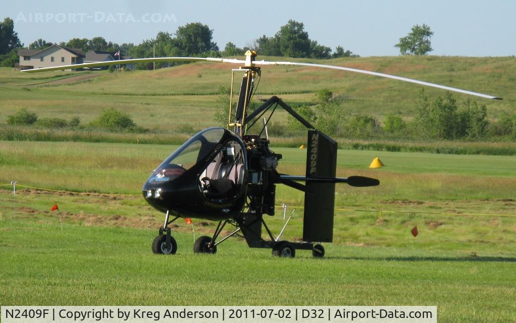 N2409F, 2000 RAF 2000 GTX SE C/N 002, Starbuck Fly-in 2011