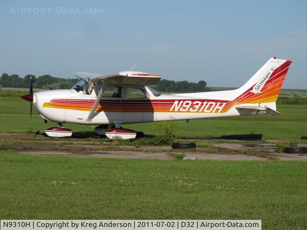 N9310H, 1975 Cessna 172M C/N 17266080, Starbuck Fly-in 2011