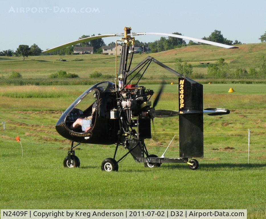 N2409F, 2000 RAF 2000 GTX SE C/N 002, Starbuck Fly-in 2011