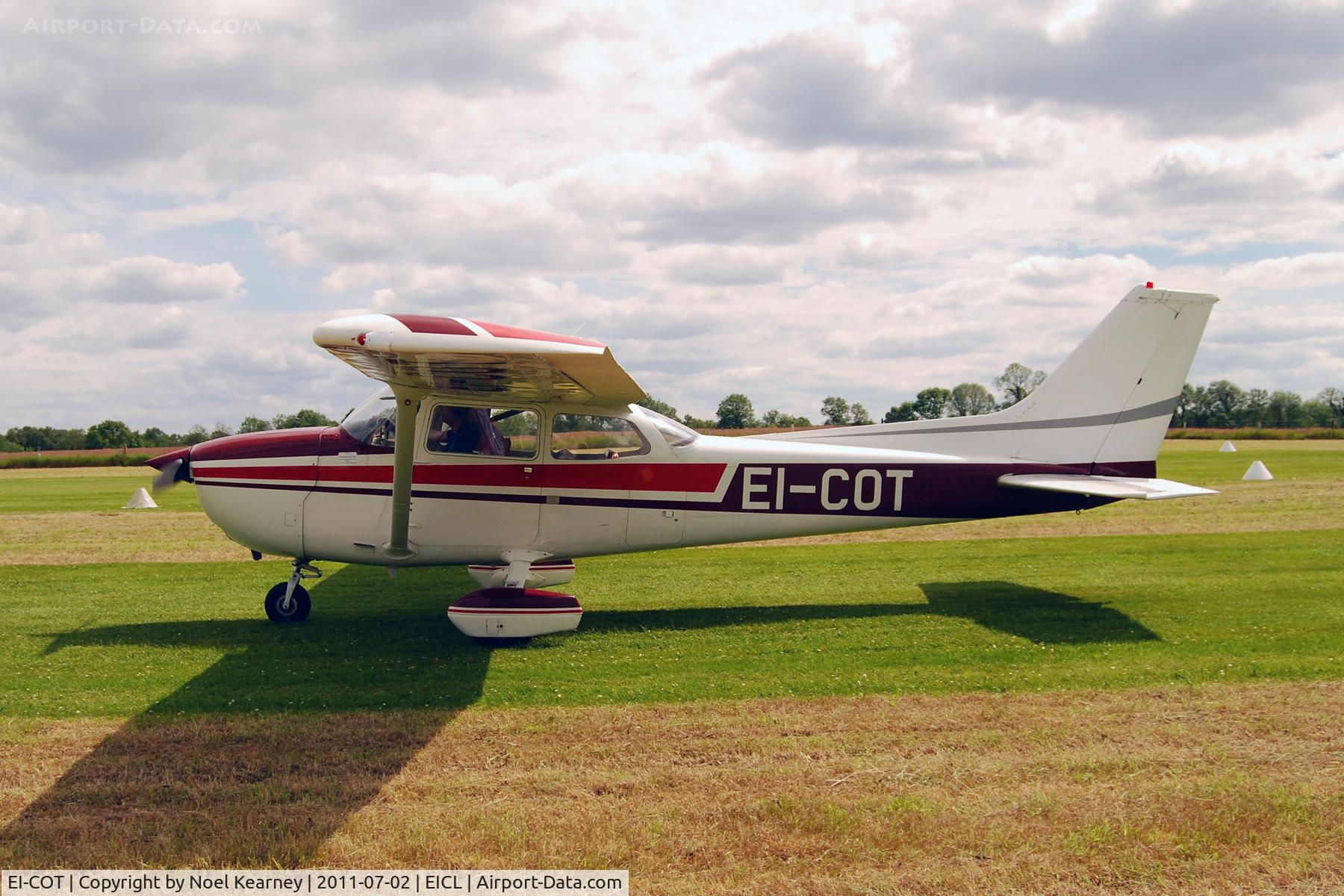 EI-COT, Reims F172N Skyhawk C/N 1884, Taxi-ing in at the Clonbullogue Fly-in July 2011
