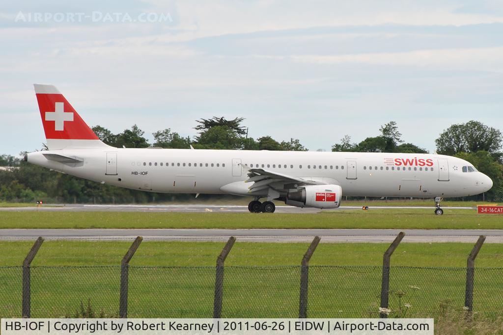 HB-IOF, 1995 Airbus A321-111 C/N 541, Taxiing for departure