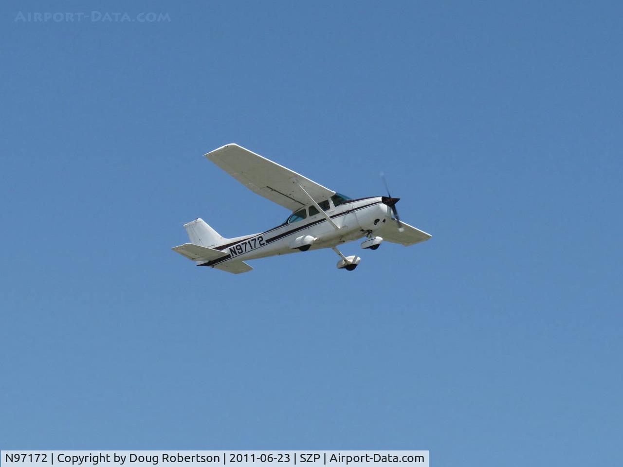N97172, 1984 Cessna 172P C/N 17276162, 1984 Cessna 172P SKYHAWK II, Lycoming O-320-D2J 160 Hp, takeoff climb Rwy 22