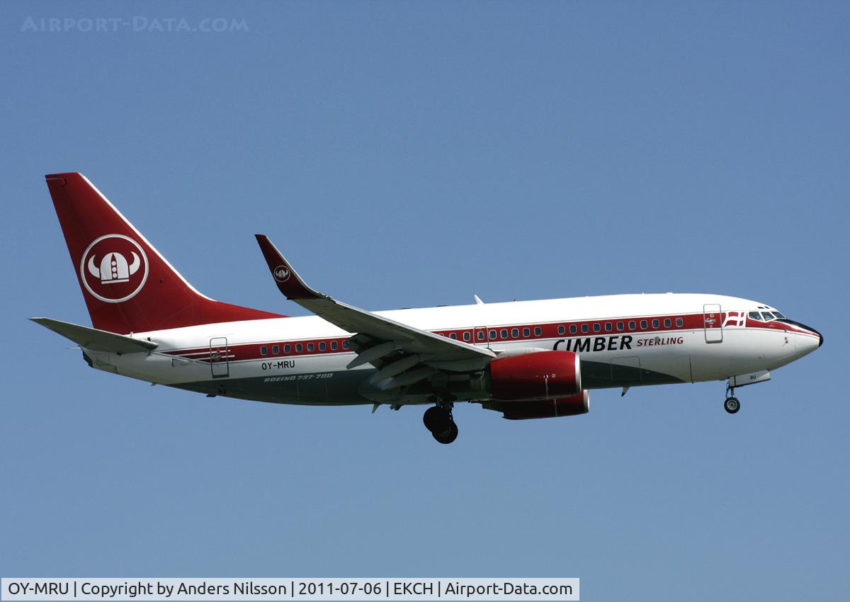 OY-MRU, 1999 Boeing 737-73S C/N 29079, On final for 22L