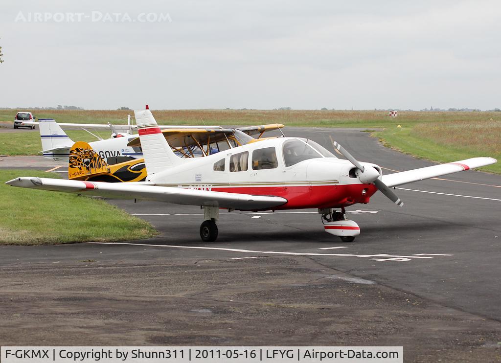 F-GKMX, Piper PA-28-161 Warrior II C/N 28-8616048, Parked at the Airclub...