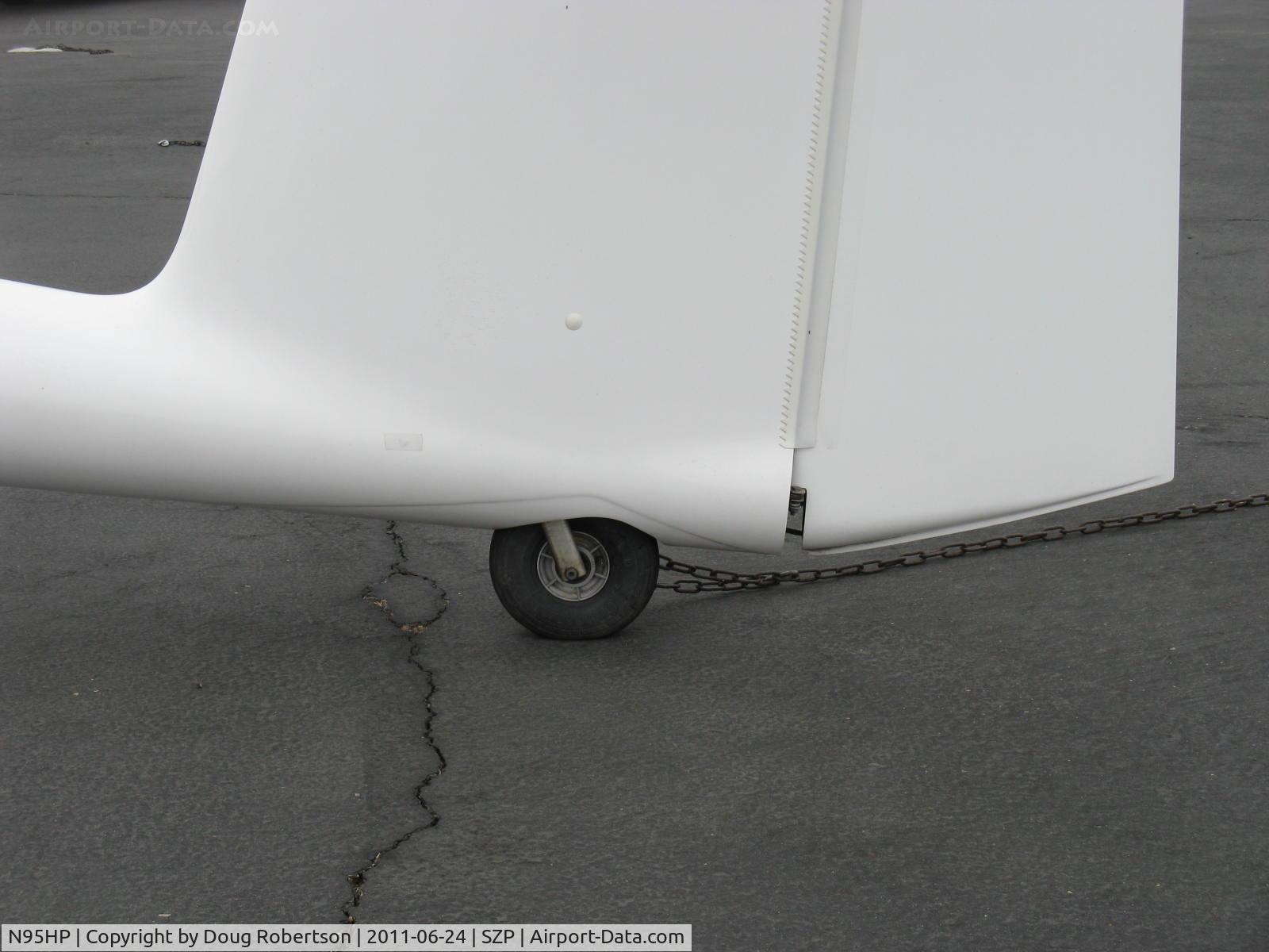 N95HP, 2000 Stemme S-10VT C/N 11-041, 2000 Stemme Gmbh & Co. S10-VT self-launching sailplane, Rotax Supercharged 914 F2/S1 113.5 Hp mounted behind 2-place cockpit, steerable tailwheel. Note gap seal on rudder.
