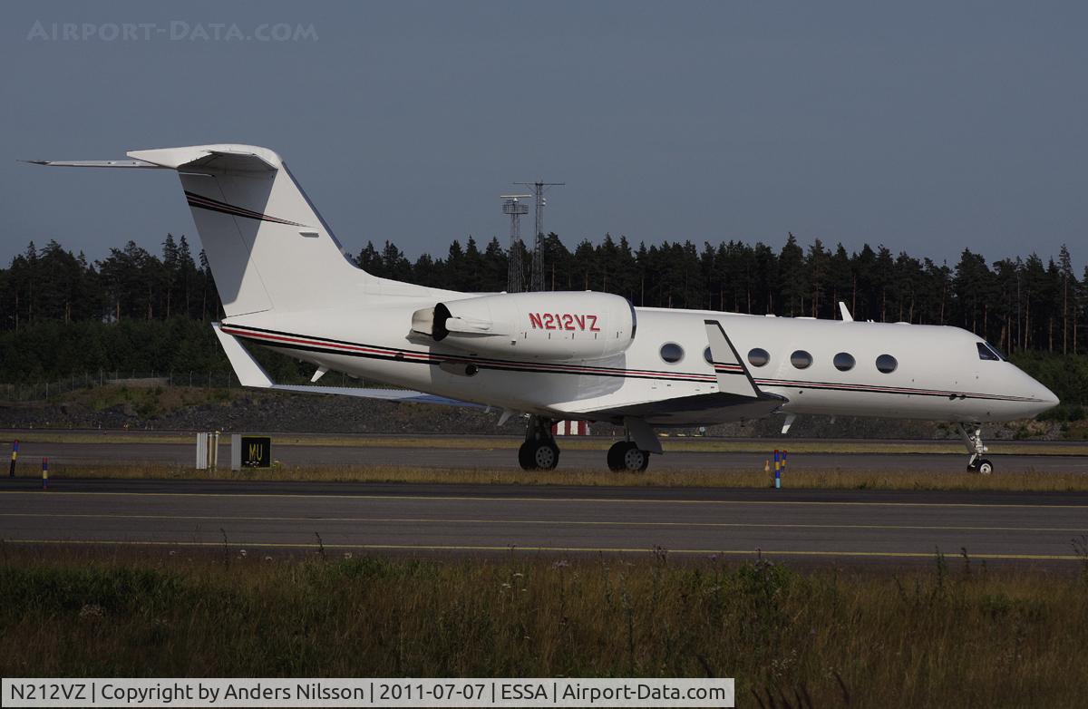 N212VZ, 2004 Gulfstream Aerospace G-IV (G400) C/N 1531, Parked at ramp M.