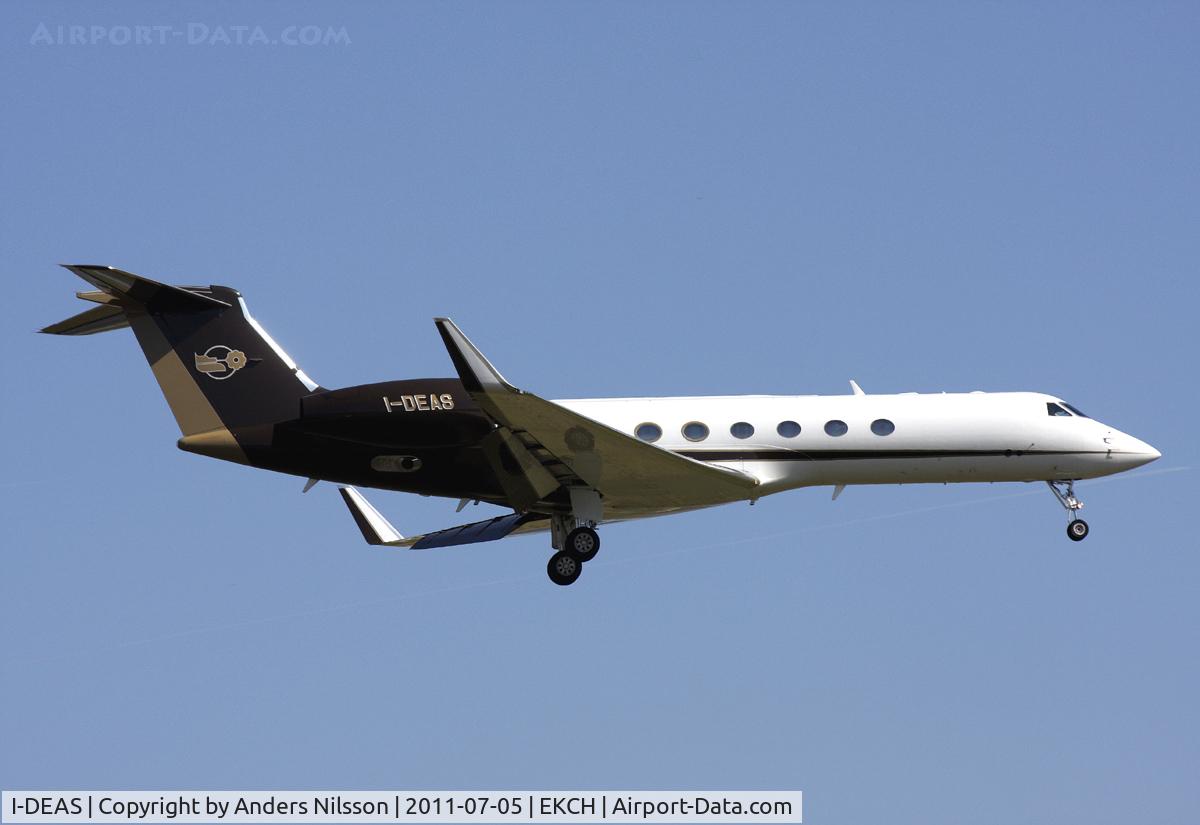 I-DEAS, 2000 Gulfstream Aerospace G-V C/N 593, On final approach for runway 22L.