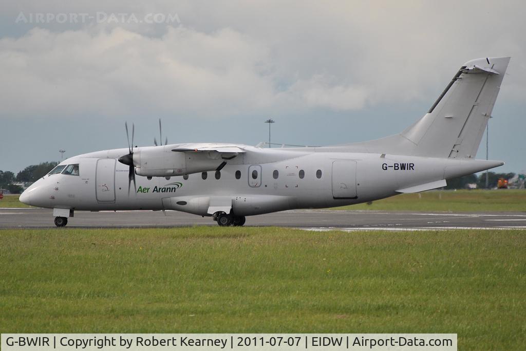 G-BWIR, 1995 Dornier 328-100 C/N 3023, Lining up r/w 28