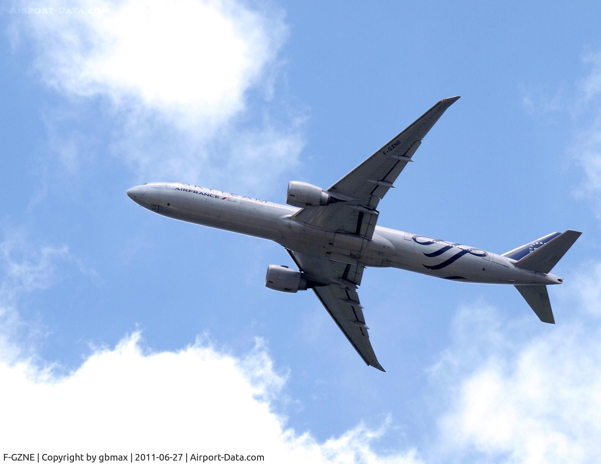 F-GZNE, 2009 Boeing 777-328/ER C/N 37432, Flying @ ~3,500 feet high, going to a landing at JFK