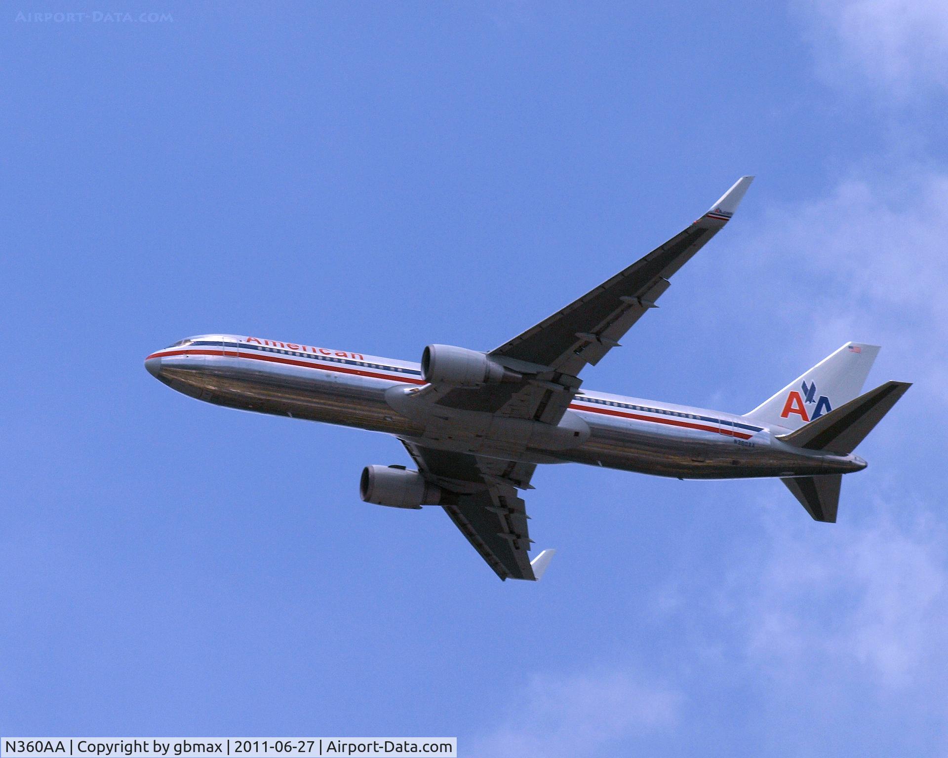 N360AA, 1988 Boeing 767-323 C/N 24041, Flying @ ~3,500 feet high, going to a landing at JFK