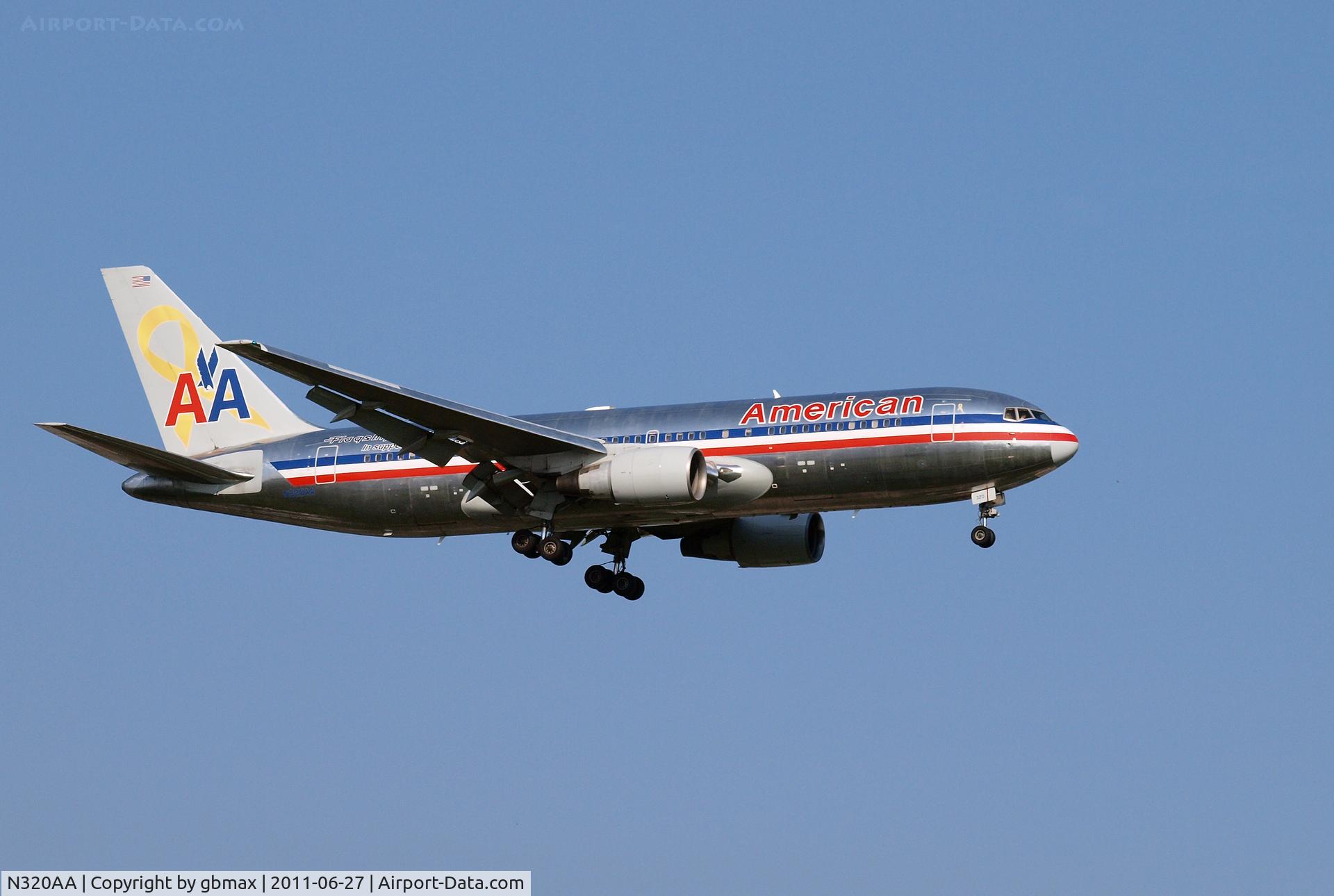 N320AA, 1985 Boeing 767-223 C/N 22321, Going to a landing at JFK