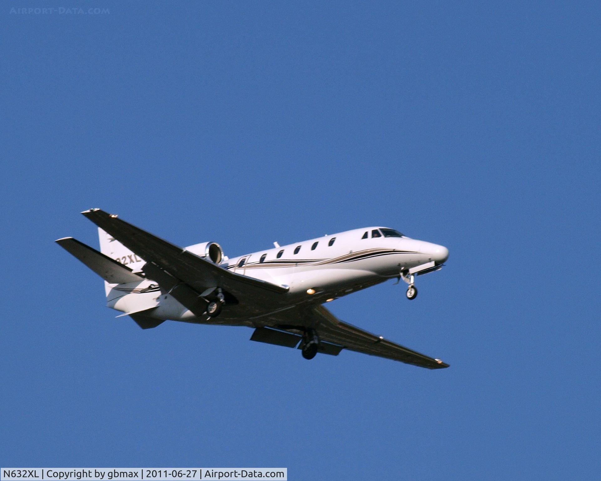N632XL, 2006 Cessna 560XL Citation XLS C/N 560-5632, Going to a landing at JFK