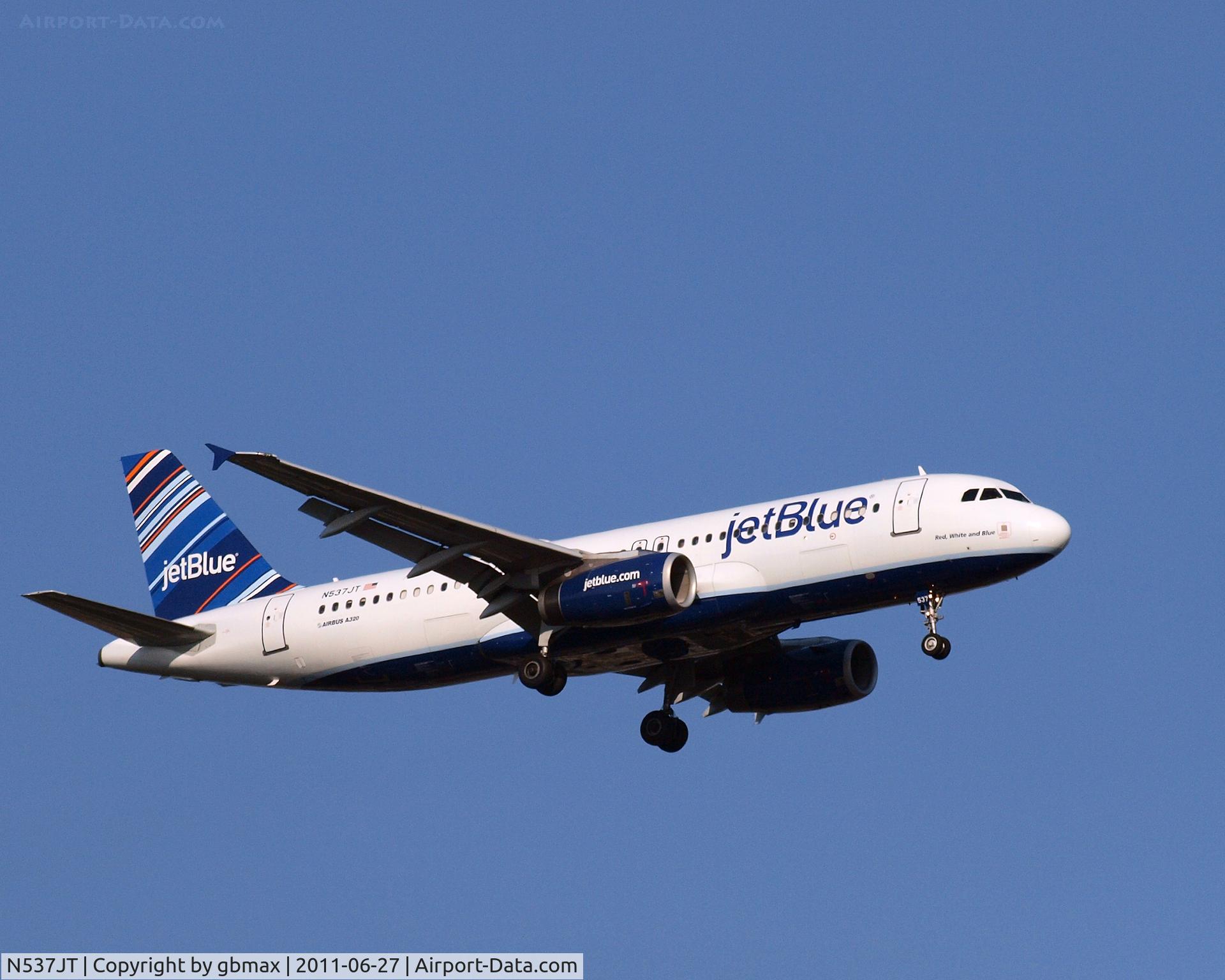 N537JT, 2002 Airbus A320-232 C/N 1785, Going to a landing at JFK