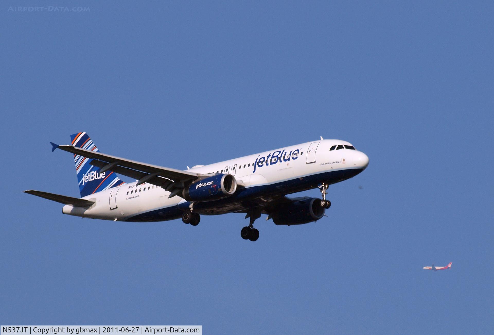 N537JT, 2002 Airbus A320-232 C/N 1785, Going to a landing at JFK