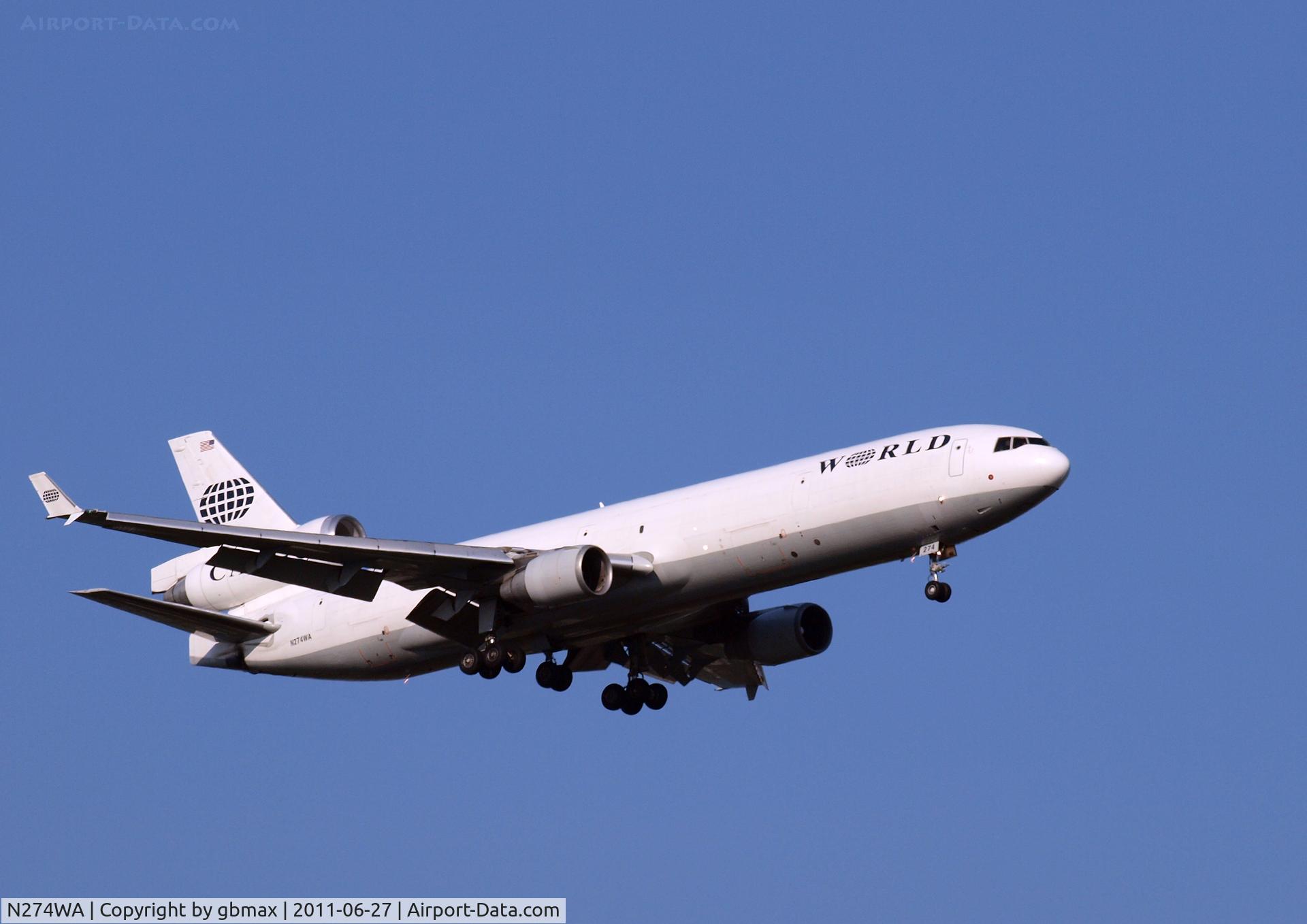 N274WA, 1994 McDonnell Douglas MD-11F C/N 48633, Going to a landing at JFK