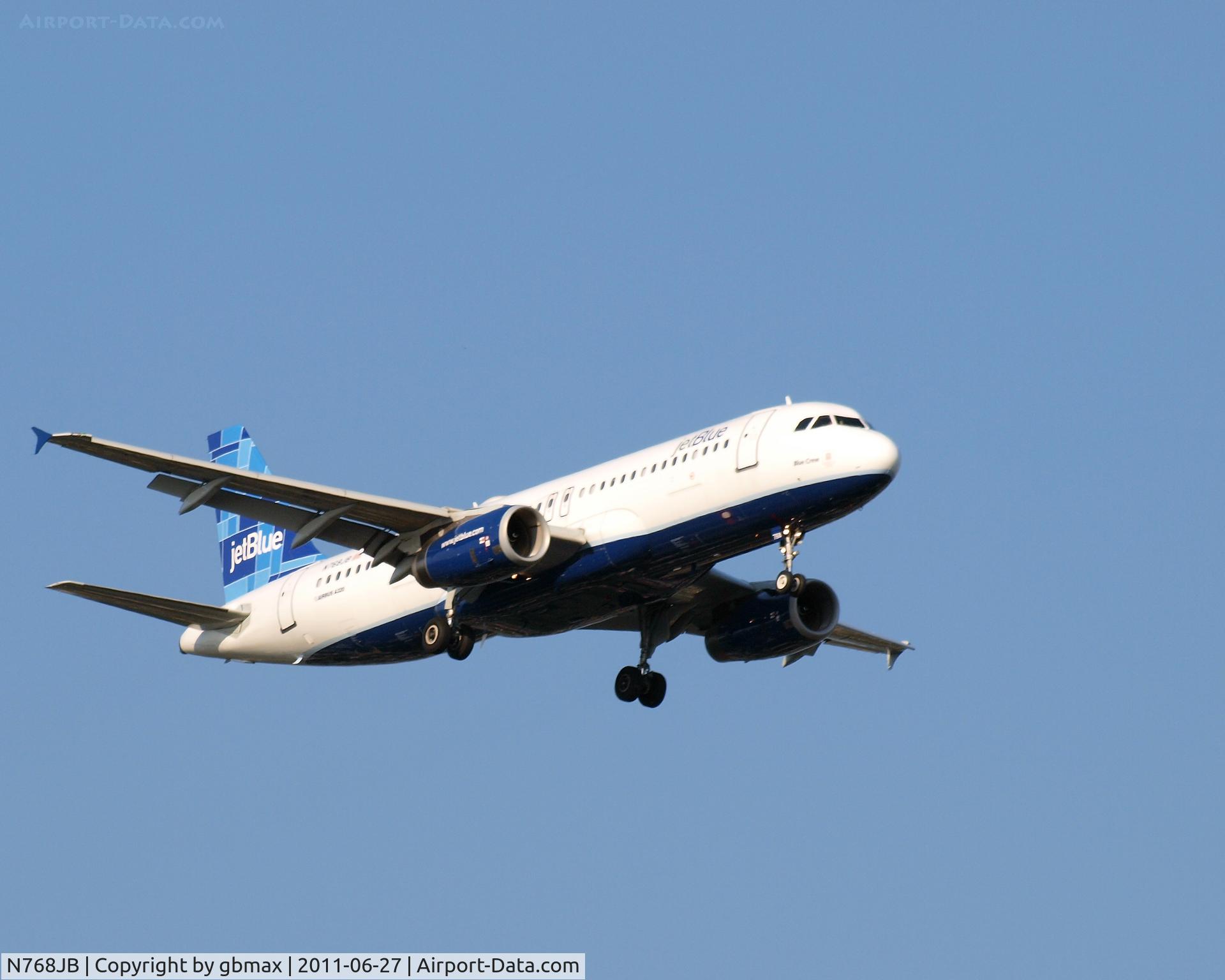 N768JB, 2008 Airbus A320-232 C/N 3760, Going to a landing at JFK