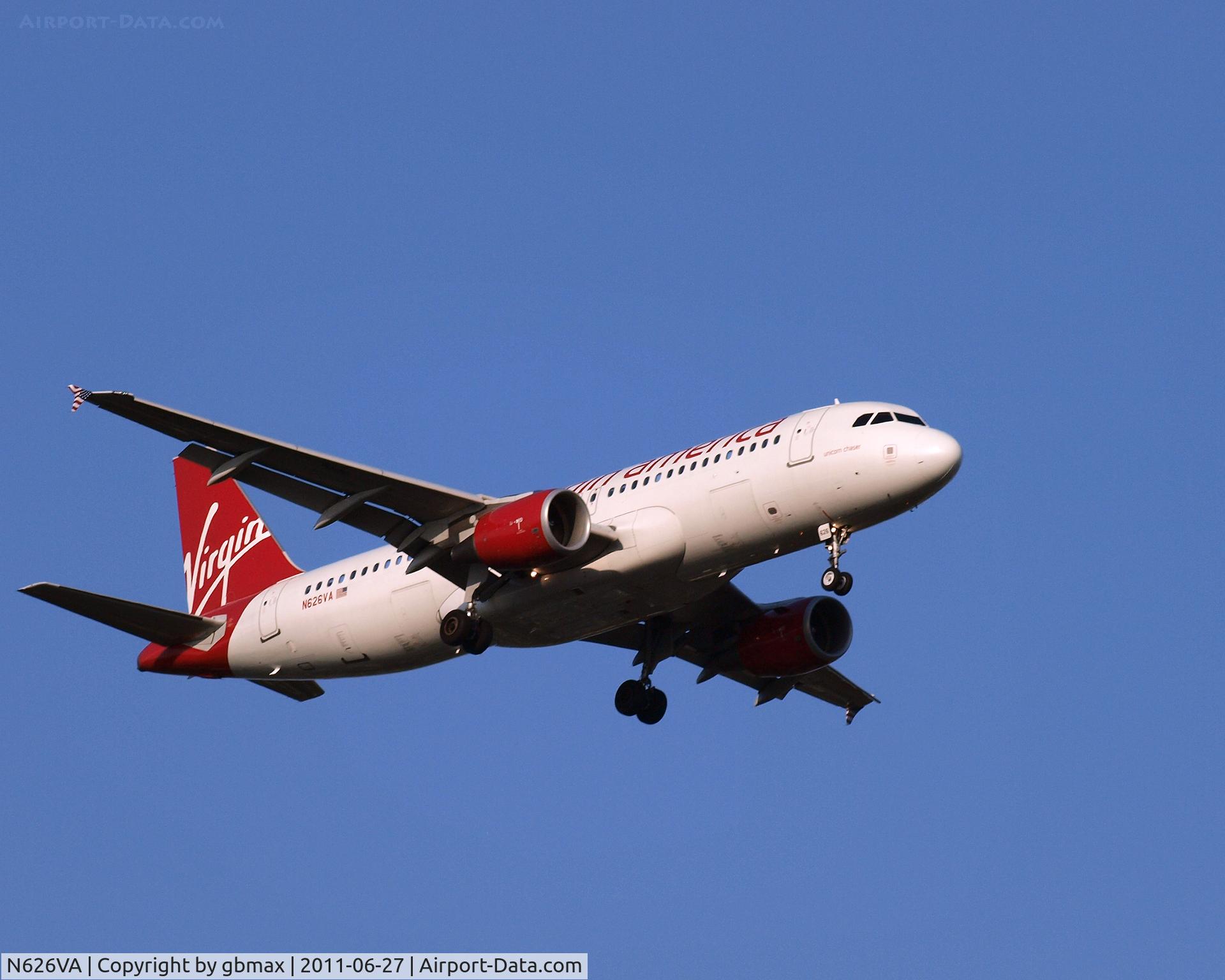 N626VA, 2006 Airbus A320-214 C/N 2830, Going to a landing at JFK