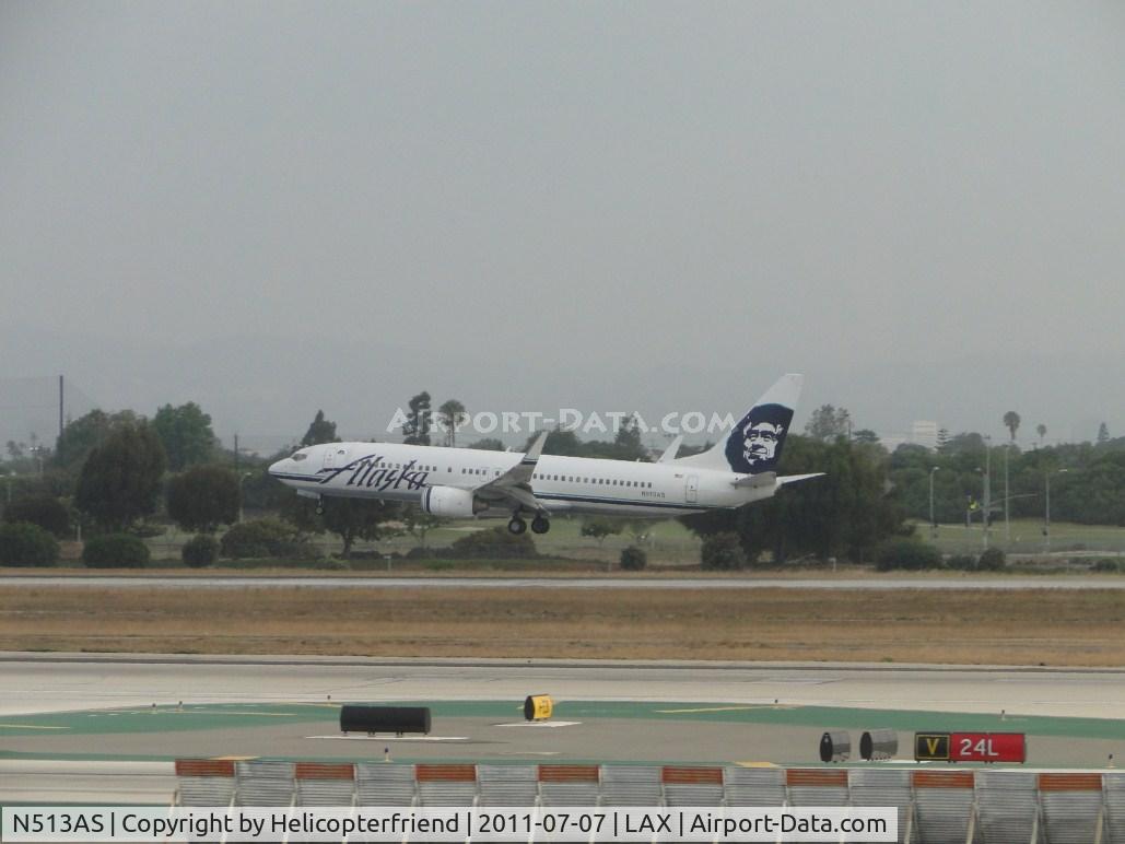N513AS, 2008 Boeing 737-890 C/N 35192, Landing on runway 24R