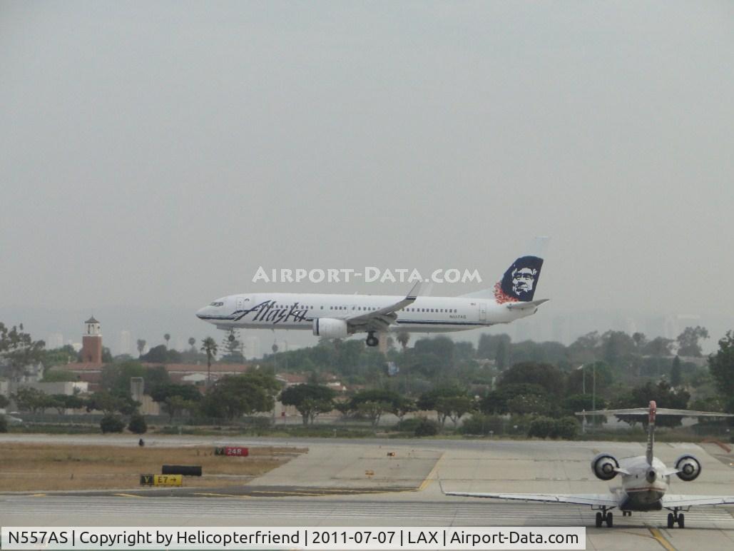 N557AS, 2006 Boeing 737-890 C/N 35176, On final for landing on runway 24R